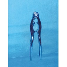 NUT CRACKER